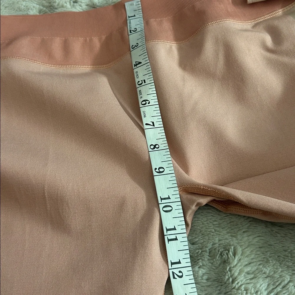 Lululemon Ebb to train Abstract Coral and Beige Leggings - Picture 10 of 14